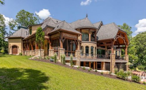 Exterior-Lakeside-pic1